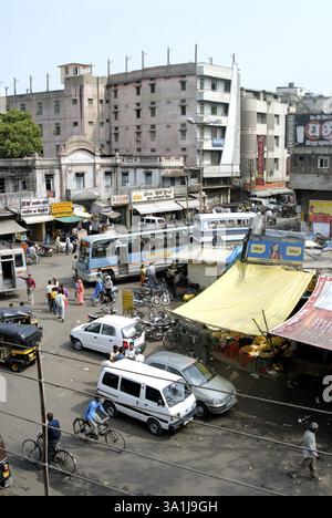 Traffico vicino alla stazione degli autobus di Indore, Madhya Pradesh, India, Asia Foto Stock