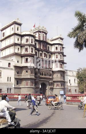 Rajwada The Holkar Palace miscela di Marathe Mughal e architettura francese a Indore, Madhya Pradesh, India, Asia Foto Stock