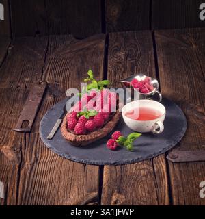 Il lampone deliziosa torta al cioccolato con ricotta Foto Stock