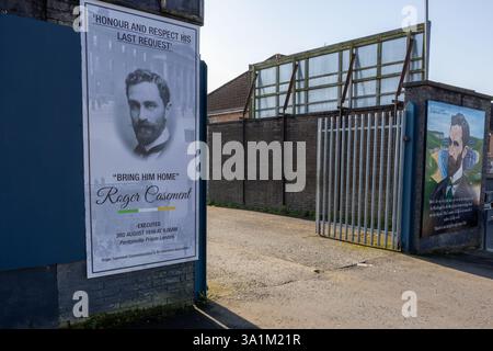 Belfast, Regno Unito. 9 marzo 2025. 09/03/2025 Belfast politica: Migranti benvenuto dipinto su accumulazione a West Belfast credito: Bonzo/Alamy Live News Foto Stock