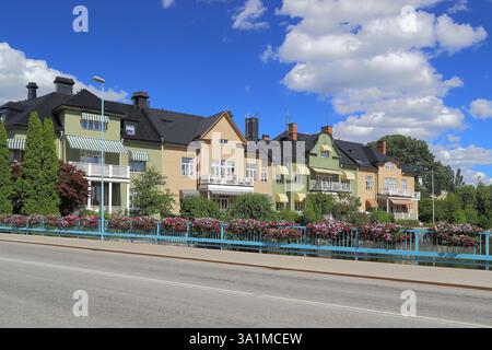 OREBRO, SVEZIA - 7 LUGLIO 2016: Questa è una moderna casa cittadina nella parte centrale della città. Foto Stock