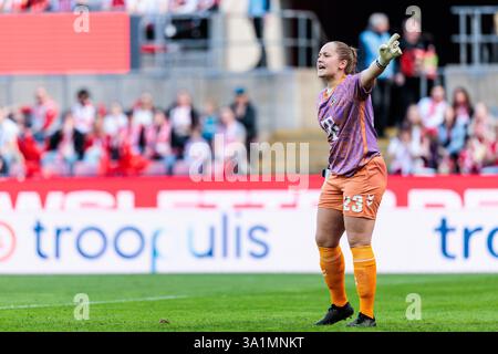 Koeln, Germania. 9 marzo 2025. Aurora Mikalsen (1. FC K?ln, 23) br?llt Google Pixel Frauen-Bundesliga, 1. FC K?LN - FC BAYERN M?NCHEN, K?LN, RHEINENERGIESTADION AM 09.03.2025 LE NORMATIVE DFB VIETANO QUALSIASI USO DI FOTOGRAFIE COME SEQUENZE DI IMMAGINI E/O QUASI-VIDEO. Credito: dpa/Alamy Live News Foto Stock