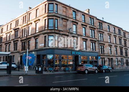Glasgow Scozia: 8 gennaio 2025: Esterno del pub BrewDog Glasgow Kelvingrove Foto Stock