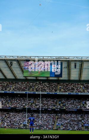 Un drone sventola la bandiera della Palestina sulla partita del Guinness 6 Nations 2025 Inghilterra vs Italia all'Allianz Stadium, Twickenham, Regno Unito, 9 marzo 2025 (foto di Izzy Poles/News Images) a Twickenham, Regno Unito, il 9/3/2025. (Foto di Izzy Poles/News Images/Sipa USA) Foto Stock