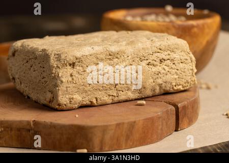 halva da semi di girasole, dessert da primo piano a base di semi di girasole Foto Stock