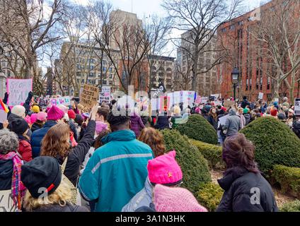 Sea of Signs - - manifestazione della giornata internazionale della donna e marzo, 8 marzo 2025. Foto Stock