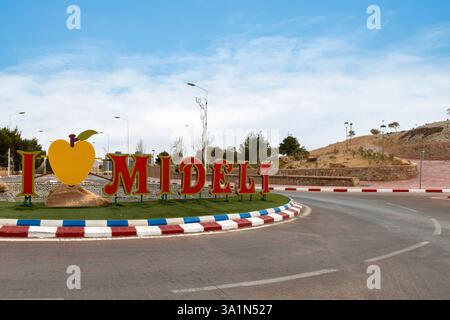 Midelt, situata tra le catene montuose del Medio e dell'alto Atlante, si trova sulla strada principale da FES a Errachidia in Marocco. Foto Stock