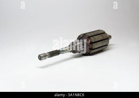 Armatura del motorino tergicristalli dell'auto, motorino CC a magnete permanente, albero di lavoro con filettatura vite senza fine per ingranaggi rotanti Foto Stock