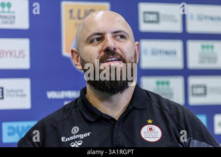 Erfurt, Germania. 8 marzo 2025. Konstantin Bitter (MTV Stuttgart, Trainer); Porträt, Einzelbild, 08.03.2025, Erfurt (Deutschland), pallavolo, 1. Bundesliga Frauen, Schwarz-Weiss Erfurt - Allianz MTV Stoccarda credito: dpa/Alamy Live News Foto Stock