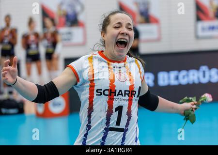 Erfurt, Germania. 8 marzo 2025. Roosa Koskelo (MTV Stuttgart, 1) beim Einlaufen, 08.03.2025, Erfurt (Deutschland), pallavolo, 1) Bundesliga Frauen, Schwarz-Weiss Erfurt - Allianz MTV Stoccarda credito: dpa/Alamy Live News Foto Stock