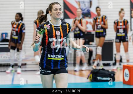 Erfurt, Germania. 8 marzo 2025. Madelyn Robinson (MTV Stuttgart, 7) beim Einlaufen, 08.03.2025, Erfurt (Deutschland), pallavolo, 1) Bundesliga Frauen, Schwarz-Weiss Erfurt - Allianz MTV Stoccarda credito: dpa/Alamy Live News Foto Stock