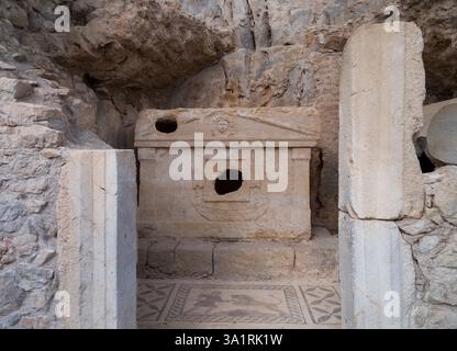 Antalya, Turchia - 10.17.2024: Rovine dell'antica città di Olimpo. Tomba storica. Distretto di Kumluca Foto Stock