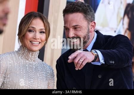 Jennifer Lopez e Ben Affleck sono ufficialmente single. Anche se la coppia precedente ha presentato il loro accordo di divorzio alla corte il 6 gennaio 2025 non è stato fino al 20 febbraio 2025 che hanno ricevuto il timbro di approvazione del giudice. WESTWOOD, LOS ANGELES, CALIFORNIA, Stati Uniti d'America - MARZO 27: Jennifer Lopez con un abito di Antonio Grimaldi e il marito Ben Affleck arrivano alla prima mondiale di Amazon Studios e Skydance Media 'Air' tenutasi al Regency Village Theatre il 27 marzo 2023 a Westwood, Los Angeles, California, Stati Uniti. (Foto di Xavier Collin/Image Press Agency) Foto Stock