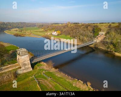 Union Chain Bridge o Union Bridge, un ponte sospeso che attraversa il fiume Tweed tra Horncliffe, Northumberland, Inghilterra e Fishwick, Scozia Foto Stock