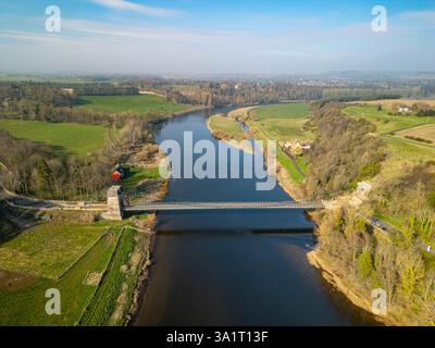 Union Chain Bridge o Union Bridge, un ponte sospeso che attraversa il fiume Tweed tra Horncliffe, Northumberland, Inghilterra e Fishwick, Scozia Foto Stock