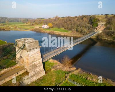 Union Chain Bridge o Union Bridge, un ponte sospeso che attraversa il fiume Tweed tra Horncliffe, Northumberland, Inghilterra e Fishwick, Scozia Foto Stock