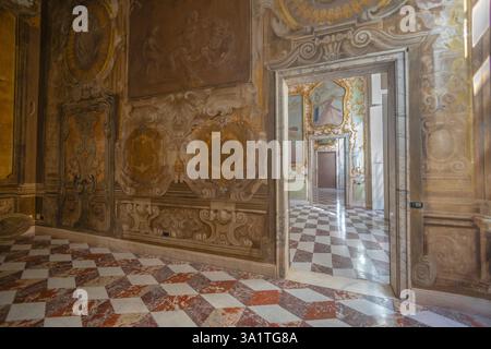 GENOVA, ITALIA, 17 MAGGIO 2024 - interno del Palazzo del Doge Ferretto nel centro storico di Genova, Italia Foto Stock