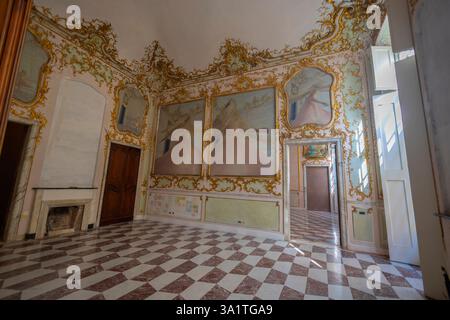 GENOVA, ITALIA, 17 MAGGIO 2024 - interno del Palazzo del Doge Ferretto nel centro storico di Genova, Italia Foto Stock