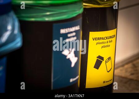 Muelleimer aufgenommen Berlin, 22.01.2025. Berlin Deutschland *** Muelleimer aufgenommen Berlin, 22 01 2025 Berlino Germania Copyright: XAmreixSchulzx Foto Stock