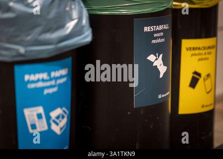 Muelleimer aufgenommen Berlin, 22.01.2025. Berlin Deutschland *** Muelleimer aufgenommen Berlin, 22 01 2025 Berlino Germania Copyright: XAmreixSchulzx Foto Stock