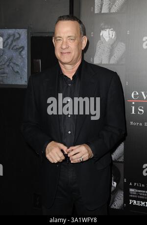Tom Hanks arriva alla prima di "Everything Is Copy" della HBO al TCL Chinese Theatre il 10 marzo 2016 a Hollywood, California Foto Stock