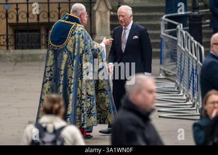 Londra, Regno Unito. 10 marzo 2025. Re Carlo arriva per il Commonwealth Day Service all'Abbazia di Westminster, che si tiene dal 1972 e celebra le persone e le culture delle 54 nazioni del Commonwealth. Crediti: Stephen Chung / Alamy Live News Foto Stock