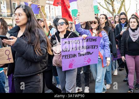 Giornata internazionale della donna marcia indipendente e rally con sciopero del lavoro di cura organizzato dalla Women's Strike Assembly, Londra, Regno Unito 08/03/2025 Foto Stock