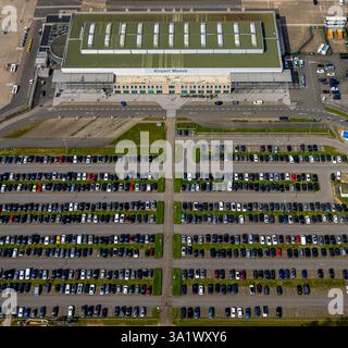 Vista aerea, Airport Weeze, compagnia aerea Ryanair, sala check-in del terminal e parcheggi, Baal, Weeze, bassa Renania, Renania settentrionale-Vestfalia, Germania Foto Stock