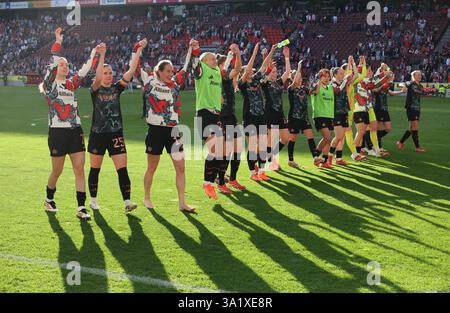 Koeln, Germania. 9 marzo 2025. Die Spielerinnen des FC Bayern Muenchen beim Schlussjubel, 1. FC Koeln - FC Bayern Monaco, Google Pixel Women's Bundesliga, Matchday 16, Colonia, Germania, 09.03.2025. Crediti: Juergen Schwarz/Alamy Live News Foto Stock