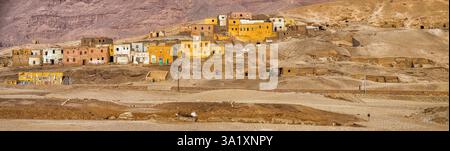 Villaggio abbandonato di Vecchia Gourna (Kurna), un gruppo di tre villaggi, tra cui nuova Qurna, Qurna e Sheikh Abd el-Qurna sulla riva occidentale di Luxor Foto Stock