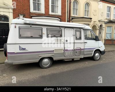 Camper van camper, autodromo di Northampton parcheggiato all'esterno Foto Stock