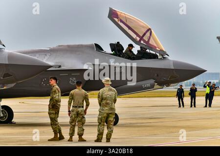 Don Muang Airbase, Bangkok, Tailandia, 8 marzo 2025: Vista frontale dei caccia F-35 A su asfalto al Royal Thai Air Force 88th Anniversary Air Show. Foto Stock