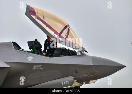 Don Muang Airbase, Bangkok, Tailandia, 8 marzo 2025: Vista frontale dei caccia F-35 A su asfalto al Royal Thai Air Force 88th Anniversary Air Show. Foto Stock