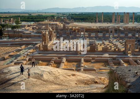 Palazzo Apadana, Persepoli, sito Patrimonio dell'Umanità dell'UNESCO, Provincia di Fars, Iran, Medio Oriente. Persepoli o Trono di Jamshid era la capitale cerimoniale Foto Stock