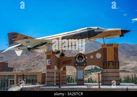 McDonnell Douglas F-4E Phantom II (IRIAF 3-6648) Iranian Air Force of Republic Islamic of Iran, Abyaneh Kashan Air base, Iran l'IRIAF entrò in bei Foto Stock