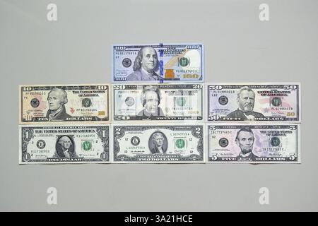 Banconote in dollari correnti 1, 2, 5, 10, 20, 50, 100 dollari Foto Stock