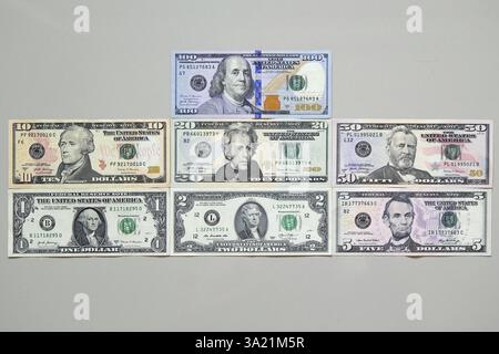Banconote in dollari correnti 1, 2, 5, 10, 20, 50, 100 dollari Foto Stock