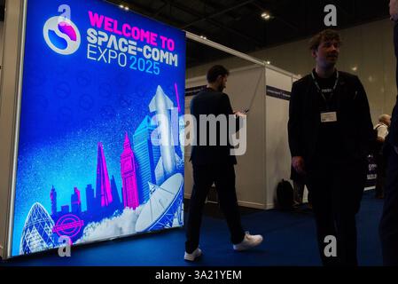 Excel Londra, Newham, Londra, Regno Unito. 11 marzo 2025. Oltre 200 espositori stanno esponendo i loro prodotti legati allo spazio all'evento, con oltre 150 relatori globali che si stanno preparando per discutere del futuro del settore. Il Regno Unito mira a conquistare il 10% del mercato spaziale globale entro il 2030, fissando un obiettivo di fatturato annuo di 40 miliardi di sterline Foto Stock