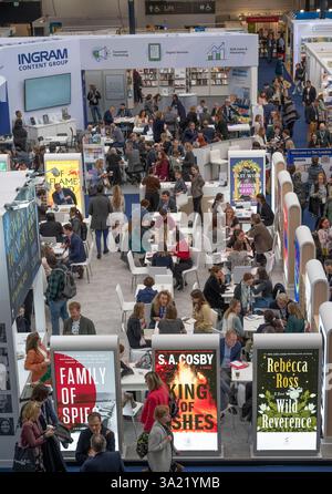 Olympia, Londra, Regno Unito. 11 marzo 2025. La London Book Fair si svolge dal 11-13 marzo 2025, il principale evento commerciale primaverile dell'anno editoriale, con la partecipazione di editori, librai e agenti per i diritti nel Regno Unito, in Europa e all'estero. Crediti: Malcolm Park/Alamy Live News Foto Stock