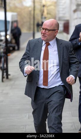 Londra, Regno Unito. 11 marzo 2025. Richard Hermer, procuratore generale, e Darren Jones, capo segretario arrivano per la riunione del gabinetto al 10 Downing Street Credit: Richard Lincoln/Alamy Live News Foto Stock
