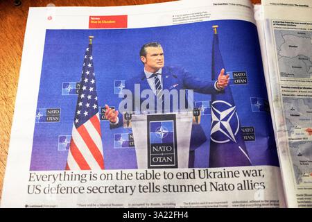 "Tutto è sul tavolo per porre fine alla guerra in Ucraina il segretario alla difesa degli Stati Uniti dice stordito alleati della NATO" testata del quotidiano Guardian 14 febbraio 2025 Londra Regno Unito Foto Stock