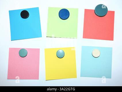 nota: graffetta per staffe per graffette, nota sul modello di carta Foto Stock