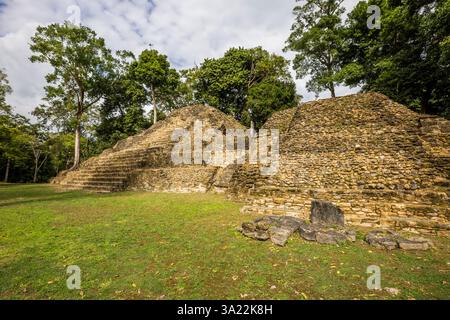 I templi Maya di Cahal Pech sito archeologico a San Ignacio, Belize, America centrale Foto Stock