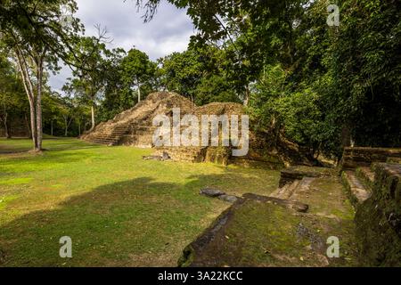 I templi Maya di Cahal Pech sito archeologico a San Ignacio, Belize, America centrale Foto Stock