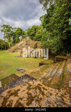 I templi Maya di Cahal Pech sito archeologico a San Ignacio, Belize, America centrale Foto Stock