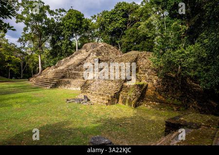 I templi Maya di Cahal Pech sito archeologico a San Ignacio, Belize, America centrale Foto Stock