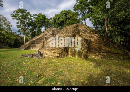 I templi Maya di Cahal Pech sito archeologico a San Ignacio, Belize, America centrale Foto Stock