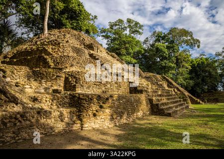 I templi Maya di Cahal Pech sito archeologico a San Ignacio, Belize, America centrale Foto Stock