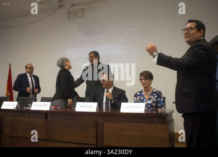 CUENCA LANCIA il 5° Congresso INMOTRENDS Cuenca, Ecuador 11 marzo 2025 nell'auditorium della vecchia Scuola centrale il lancio del 5° Congresso INMOTRENDS 2025 ecuador Cuenca ospiterà il più grande evento nel settore immobiliare trasformando il futuro del settore con tecnologia 5 0, innovazione e opportunità uniche foto Boris Romoleroux API SOI CUENCA LAUNCHING5TOCONGERSO Foto Stock