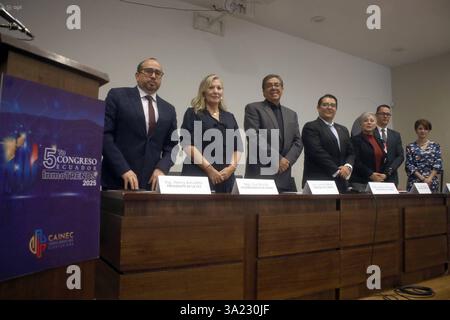 CUENCA LANCIA il 5° Congresso INMOTRENDS Cuenca, Ecuador 11 marzo 2025 presso l'auditorium della vecchia Scuola centrale il lancio del 5° Congresso INMOTRENDS 2025 ecuador Cuenca ospiterà il più grande evento nel settore immobiliare trasformando il futuro del settore con tecnologia 5 0, innovazione e opportunità uniche foto Boris Romoleroux API SOI CUENCA LAUNCHING5TOCONGERSO Foto Stock